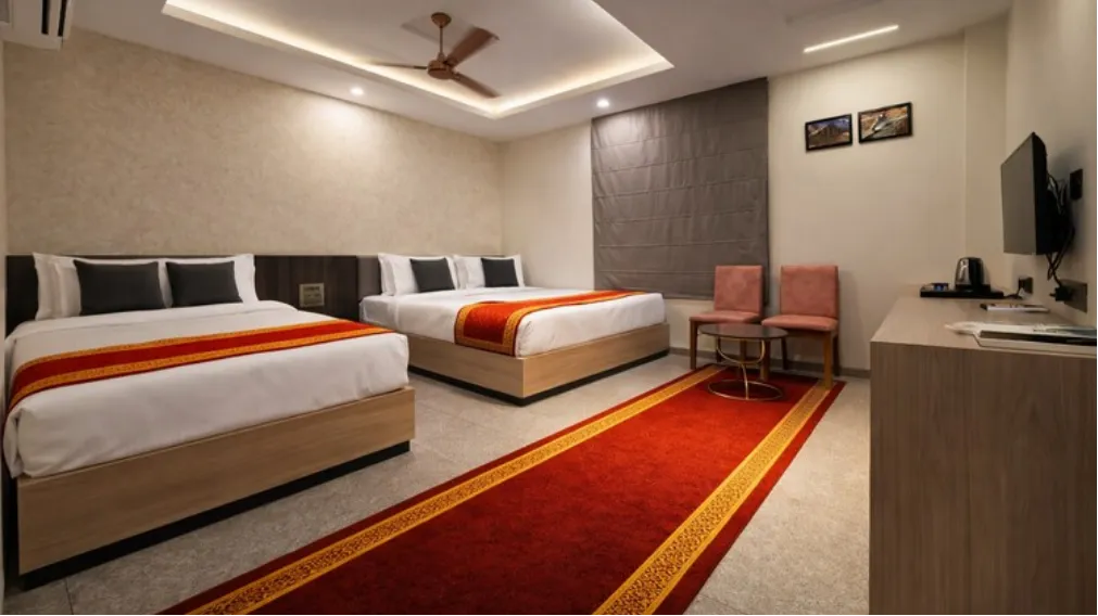 Family Suite Room ( 2 Double Bed | 6 Pax )